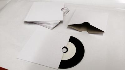 CD CARTON SLEEVES - Pochettes cartonnées pour CD avec découpe en demi cercle pour meilleur saisie du media